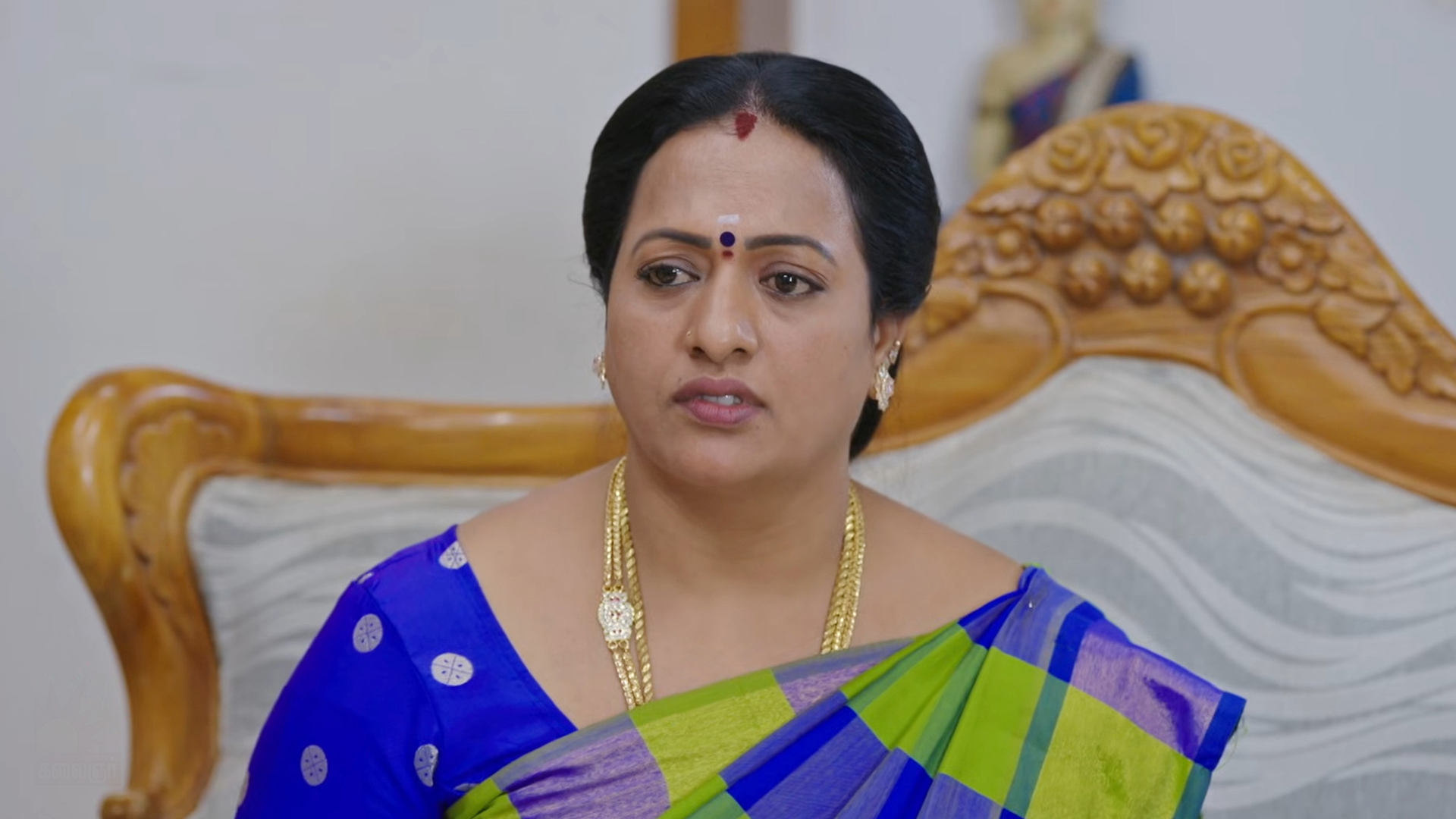 Kaathuvaakula Rendu Kaadhal Online