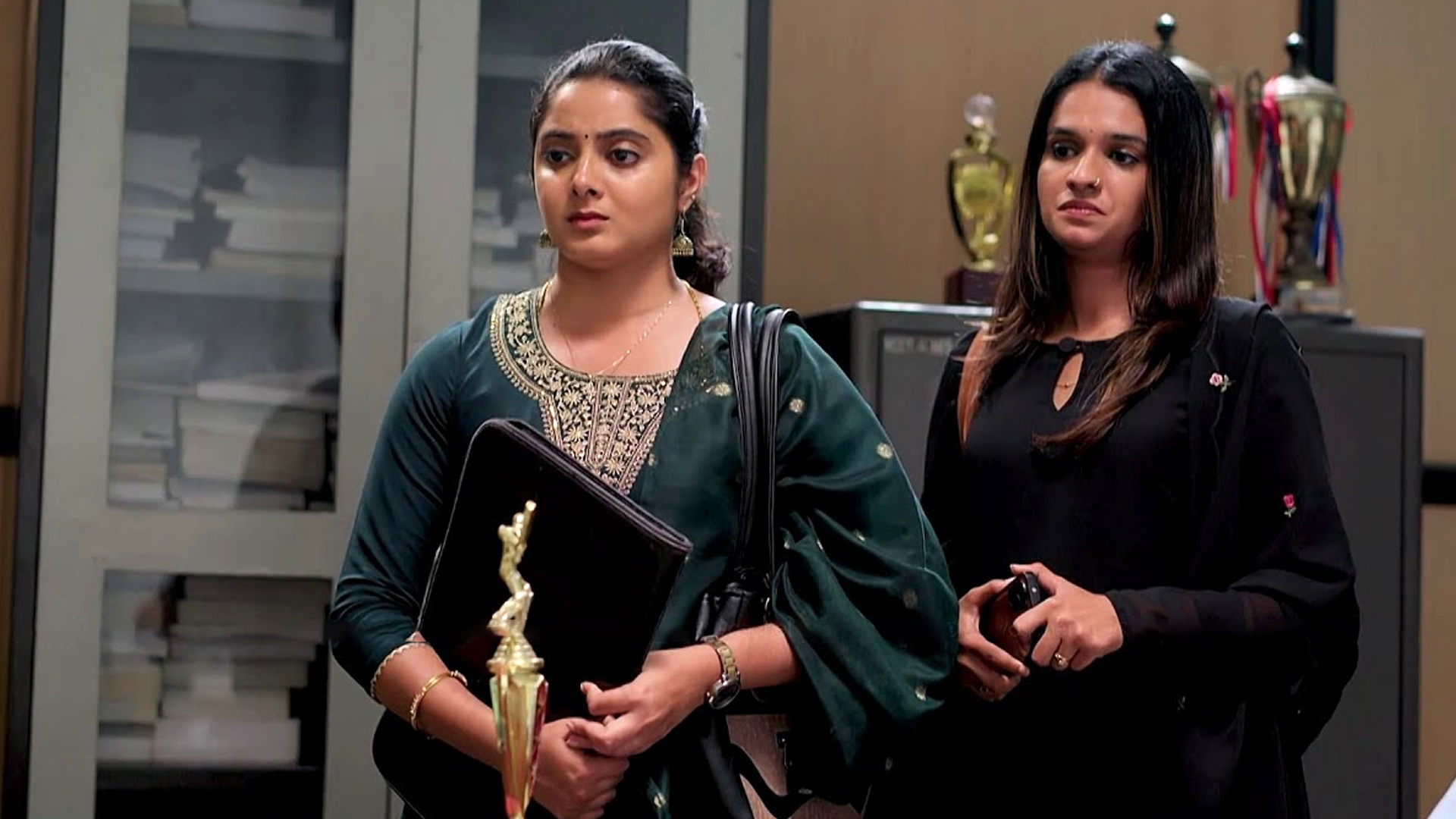 Kattathe Kilikoodu Online