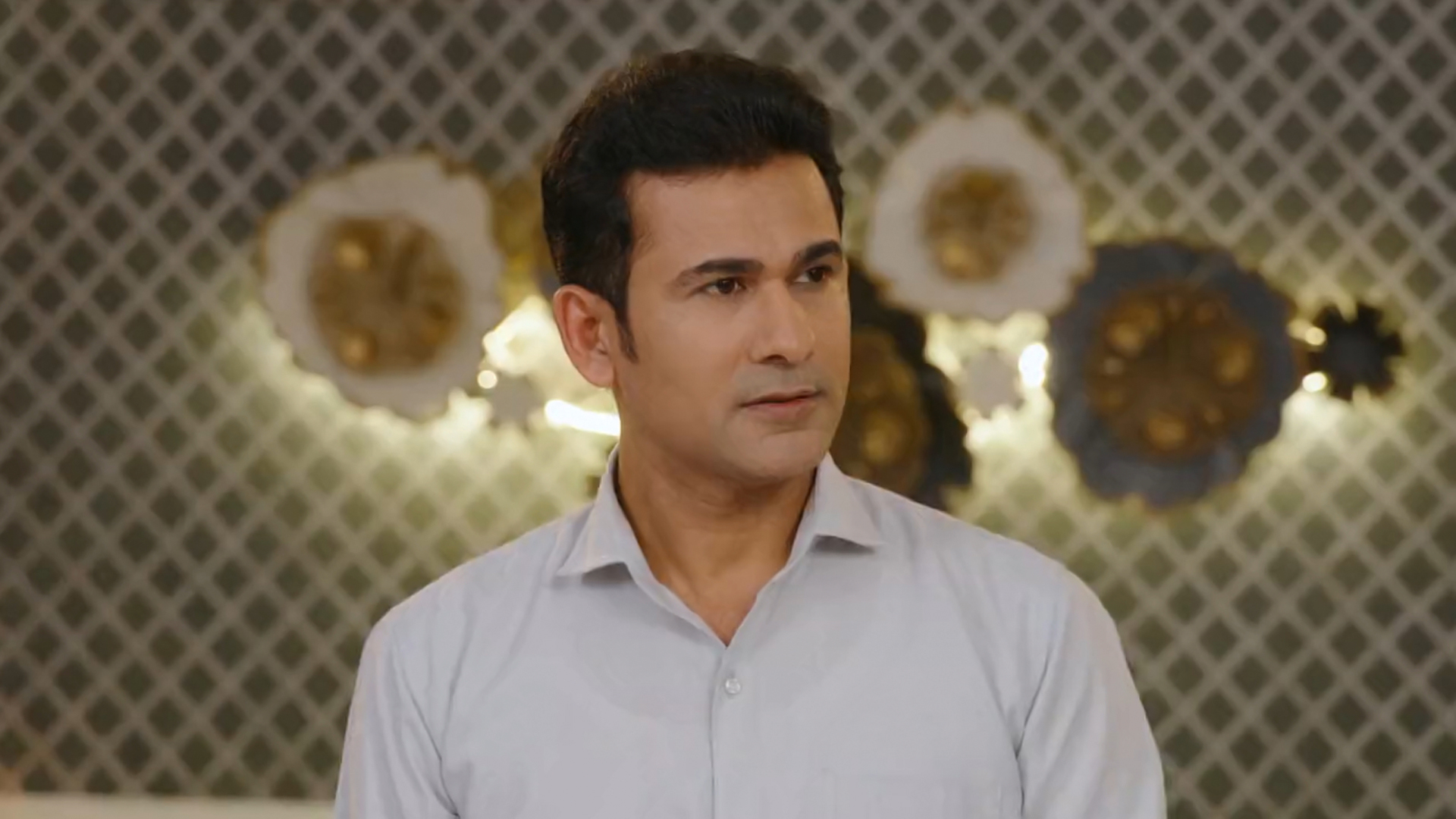 Rangai Jaane Rangma Online