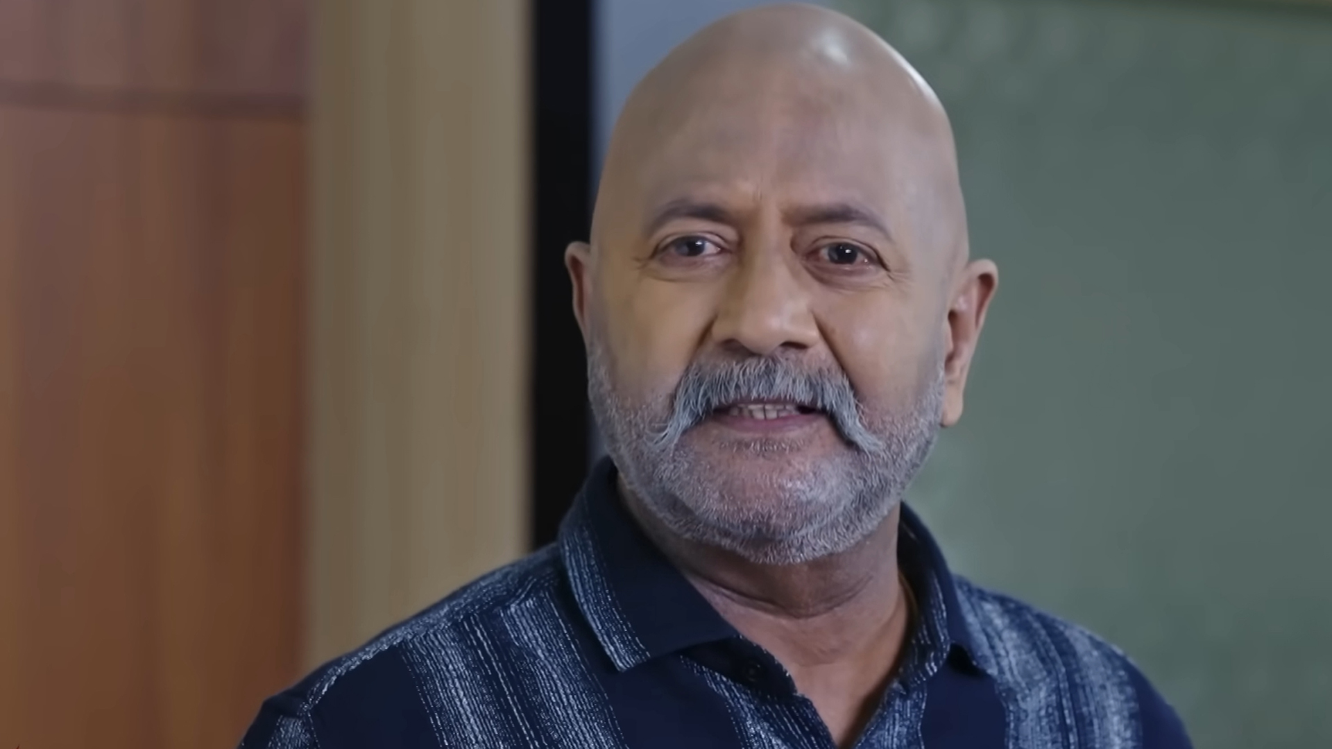 Kaathuvaakula Rendu Kaadhal Online