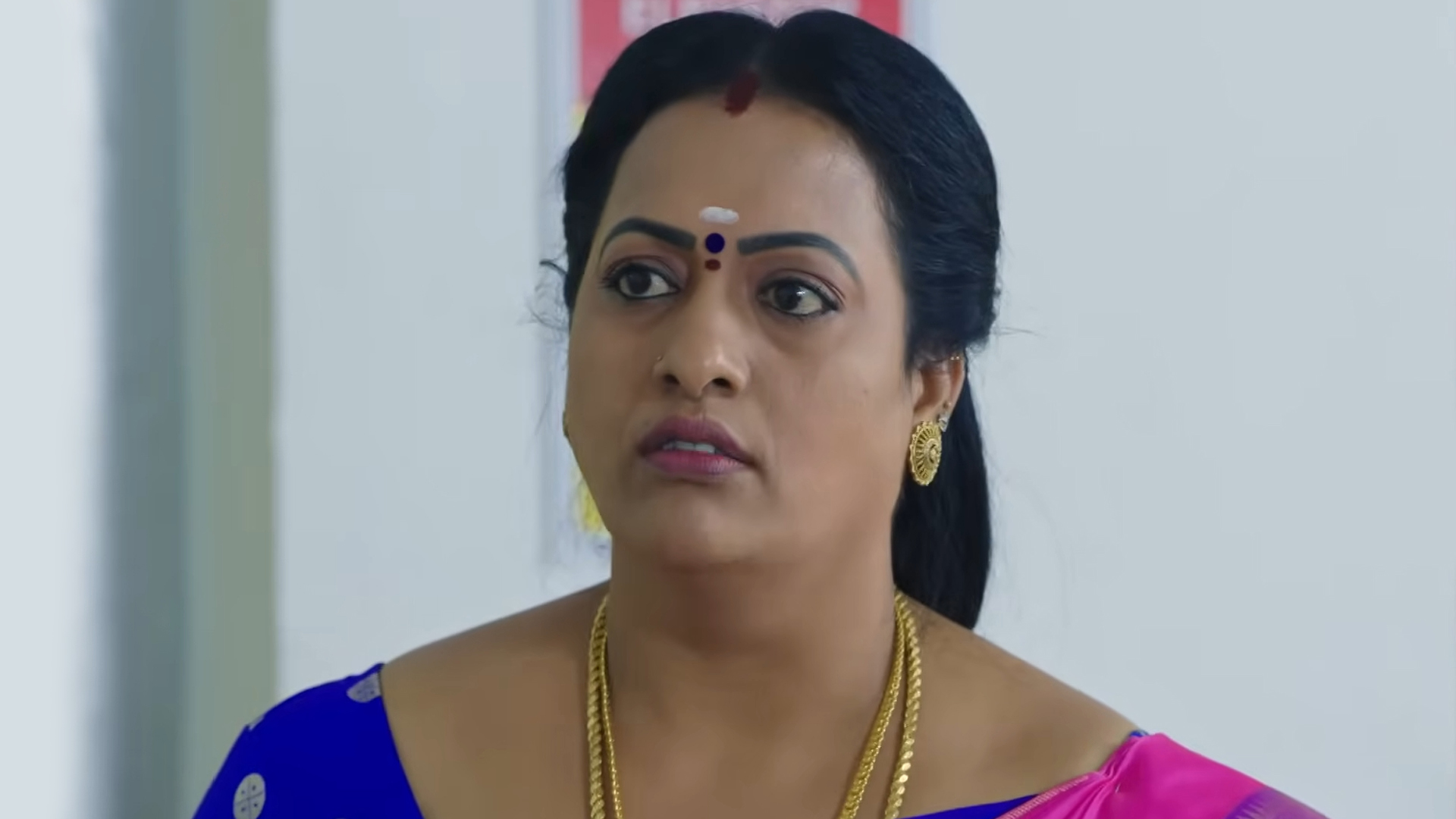 Kaathuvaakula Rendu Kaadhal Online