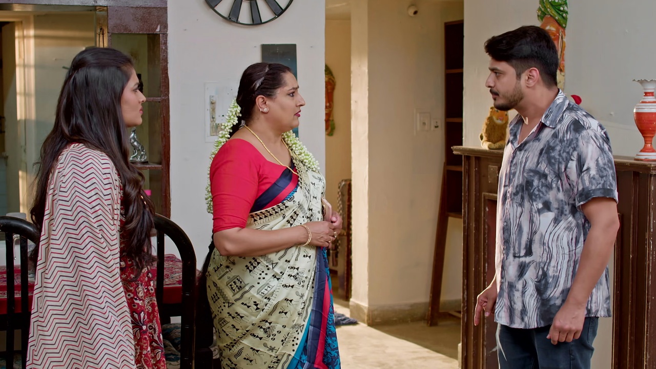 Snehada Kadalalli Online