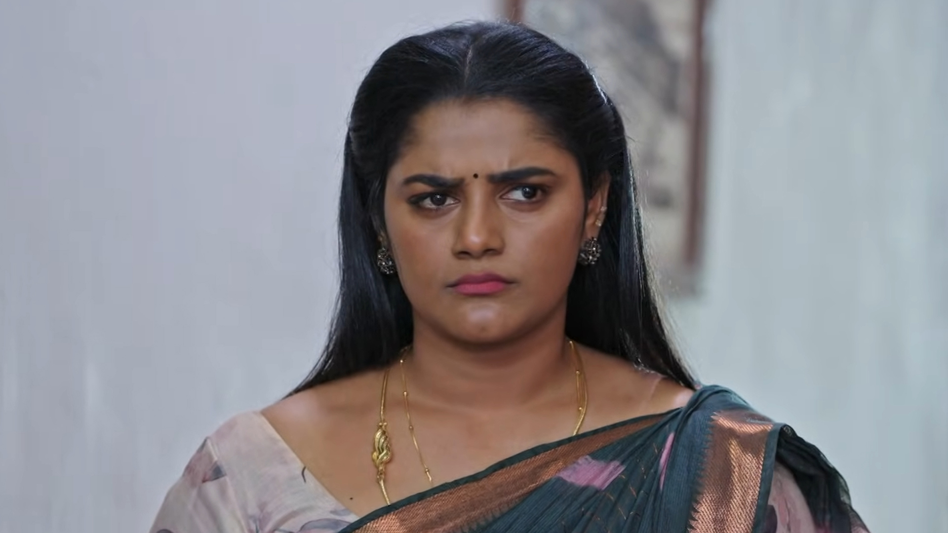 Kaathuvaakula Rendu Kaadhal Online