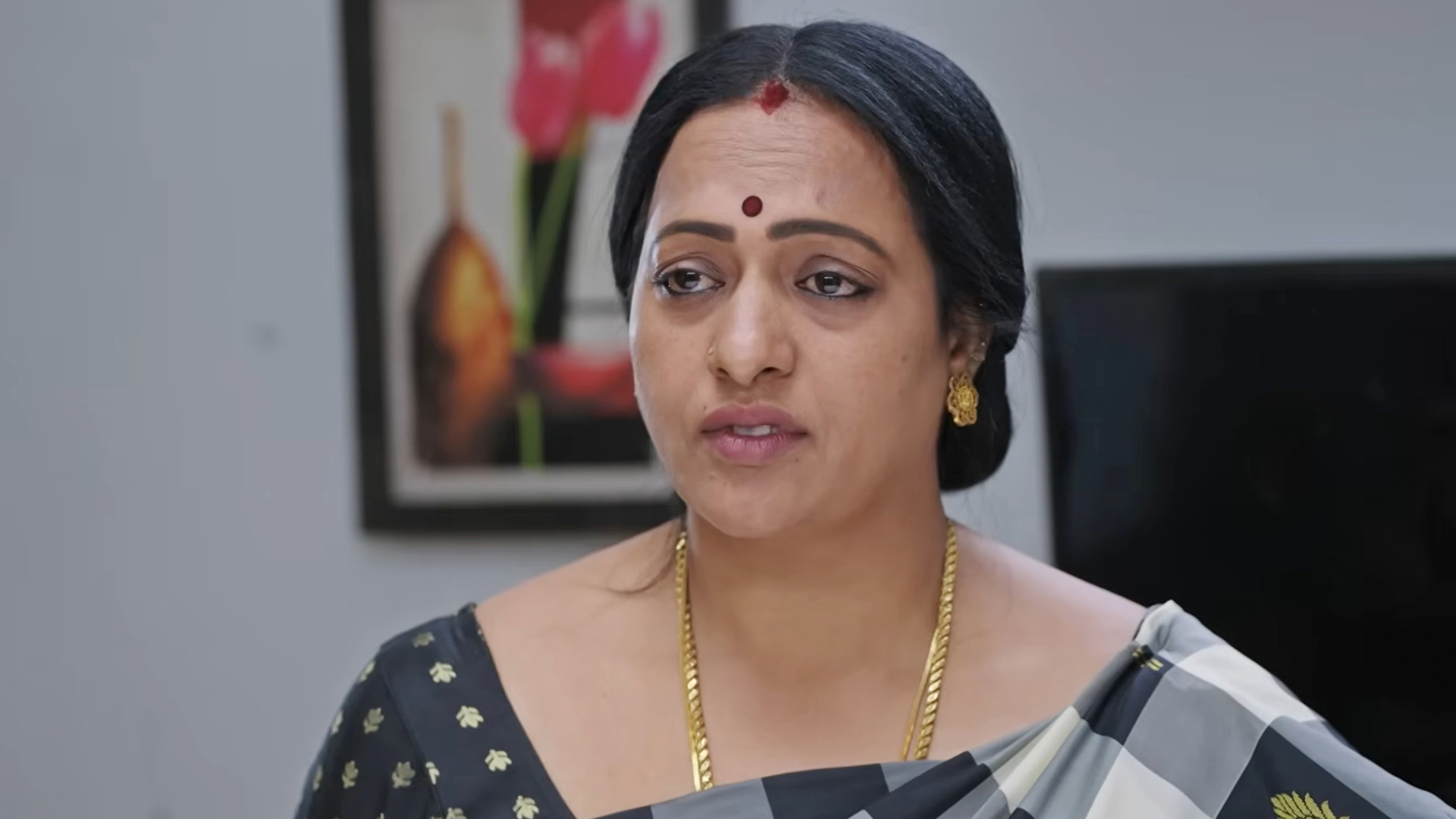 Kaathuvaakula Rendu Kaadhal Online