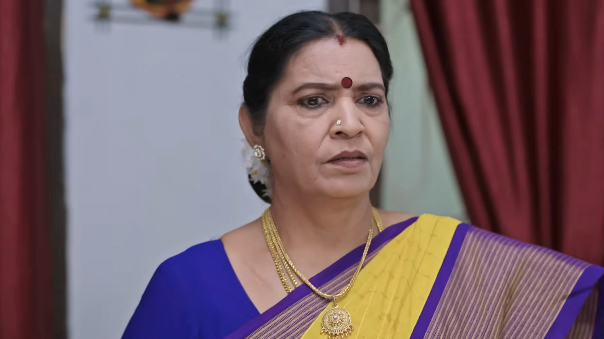 Kaathuvaakula Rendu Kaadhal Online