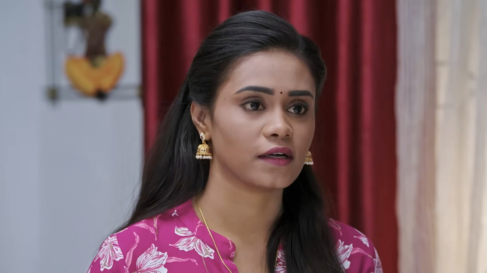 Kaathuvaakula Rendu Kaadhal Online