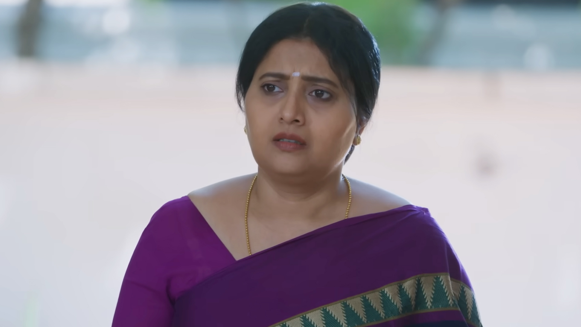 Kaathuvaakula Rendu Kaadhal Online