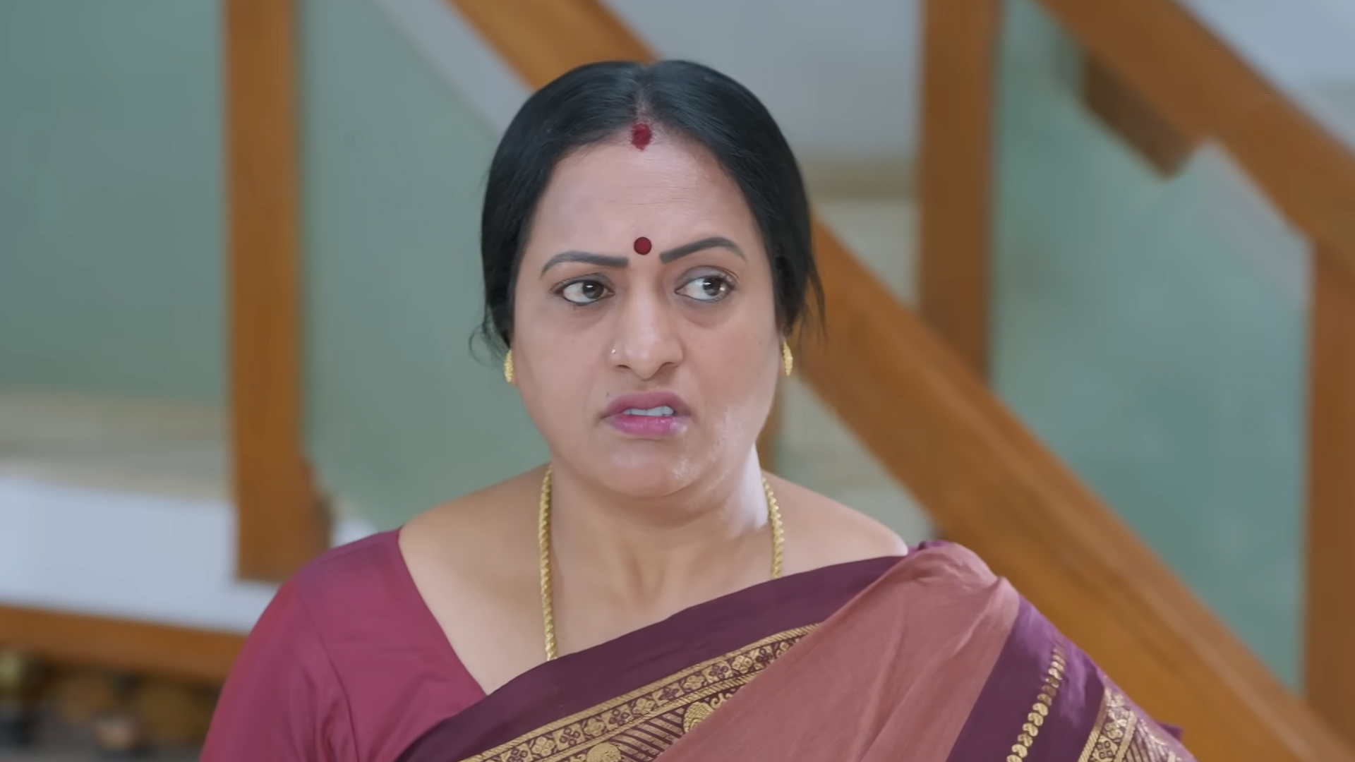 Kaathuvaakula Rendu Kaadhal Online