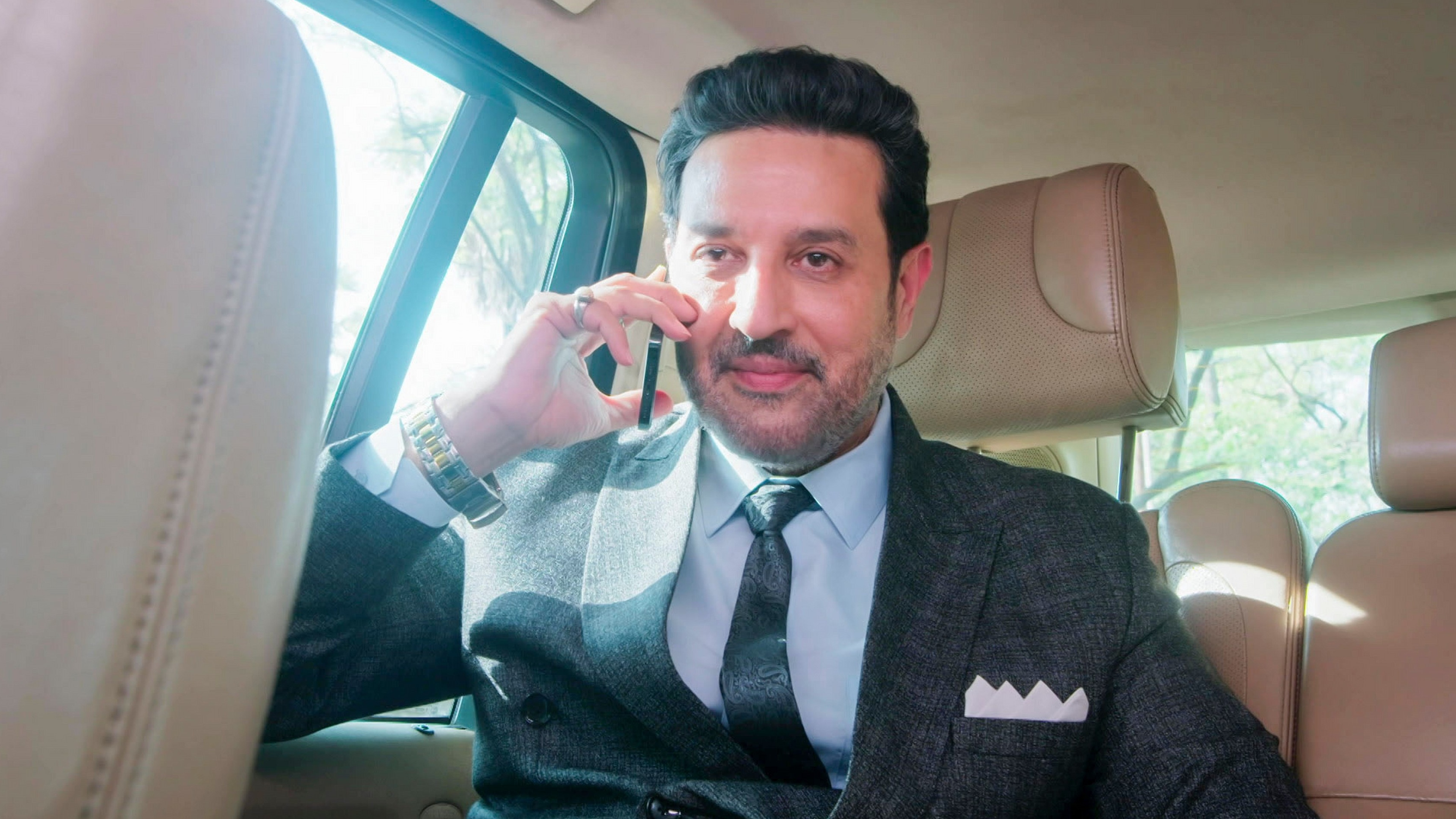 Mr & Mrs Parshuram Online