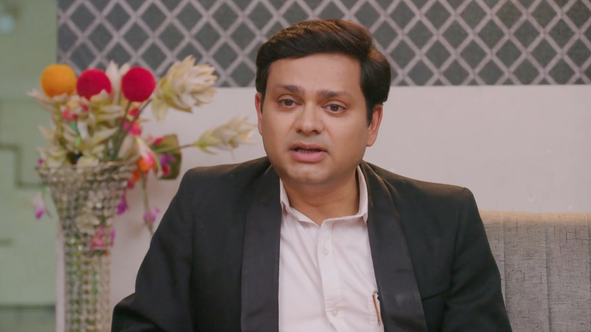 Rangai Jaane Rangma Online