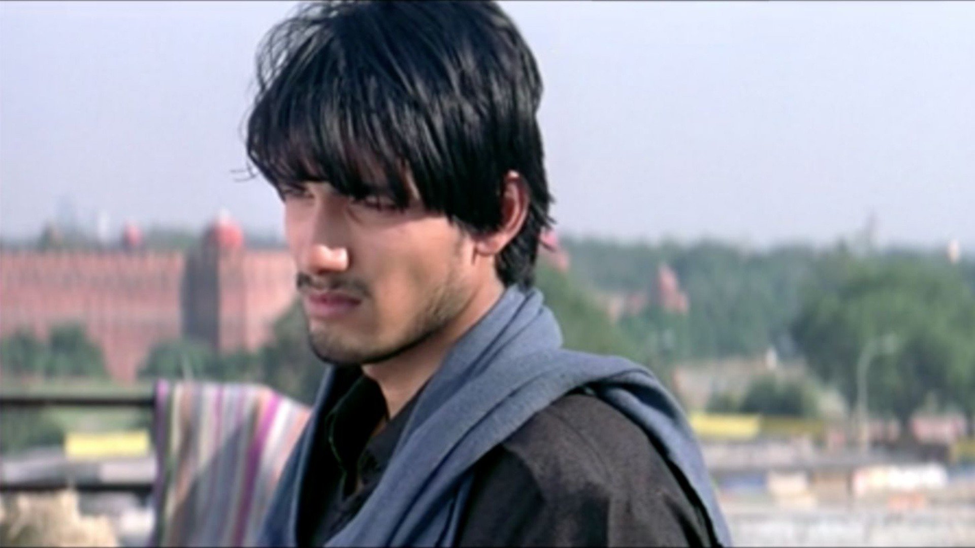 Black & White Online